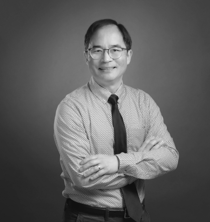 Headshot of Dr. Steve Cha